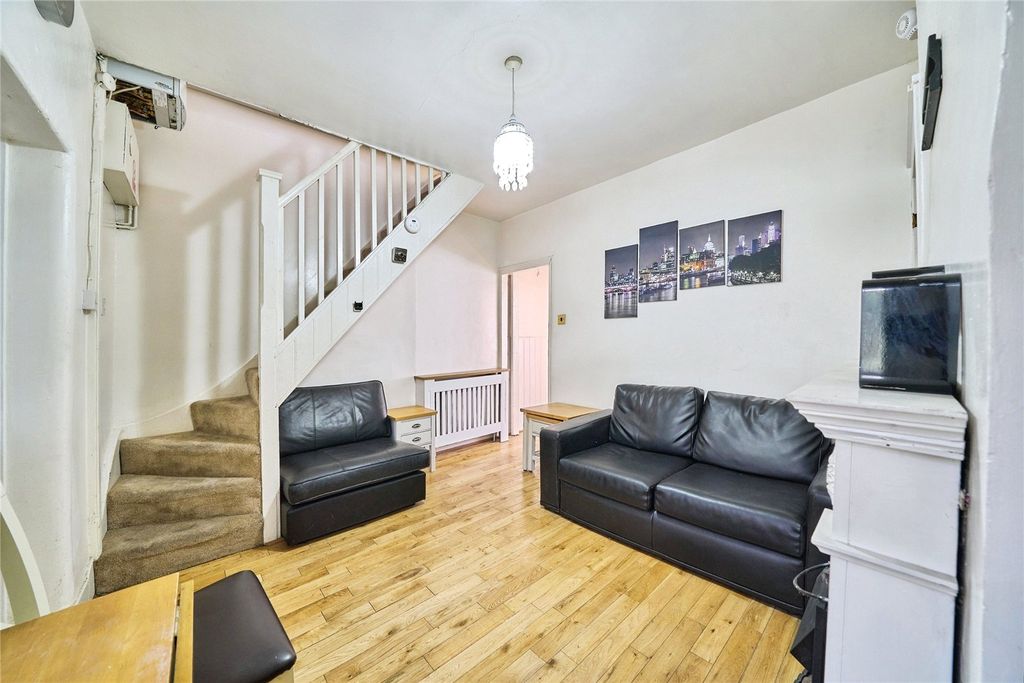 Property photo 3 of 16 Picture No. 17