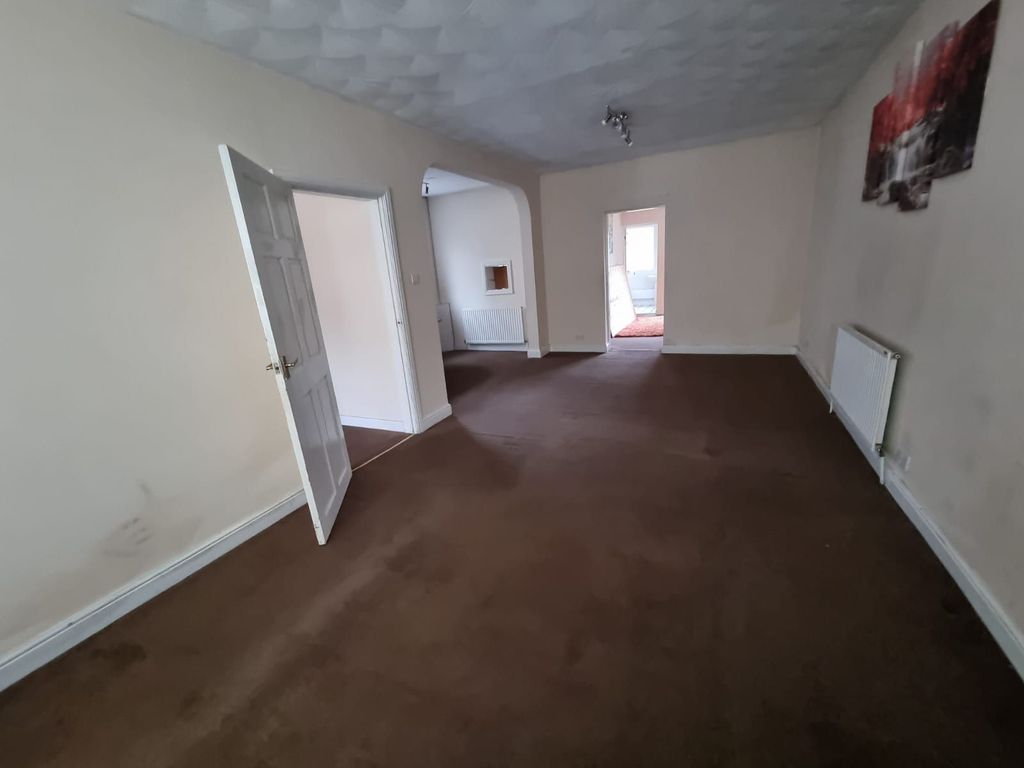 Property photo 2 of 9 Photograph 2