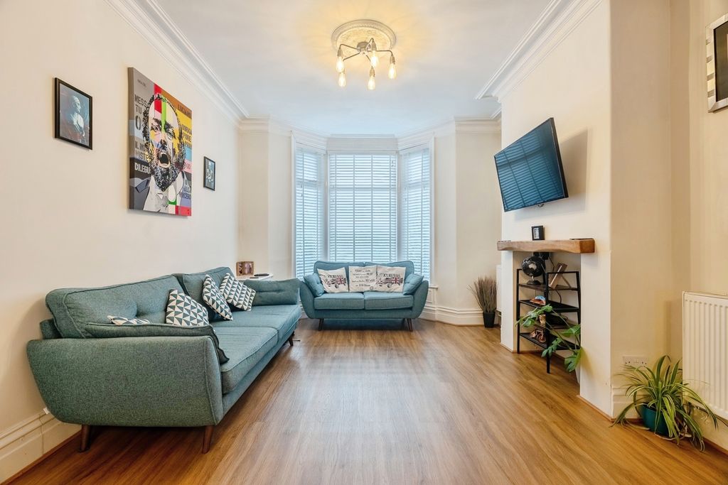 Property photo 2 of 17 Photo