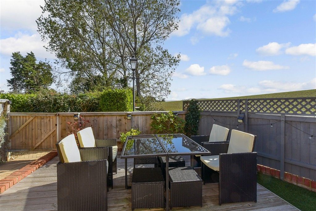 Property photo 1 of 12 Front Garden