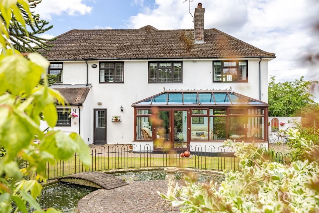 Property photo 2 of 41