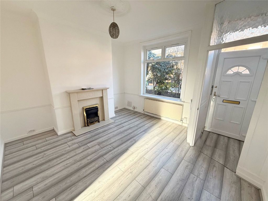 Property photo 2 of 15 Lounge