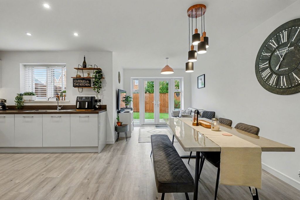 Property photo 3 of 27