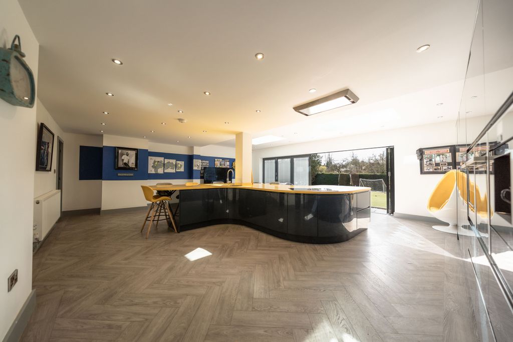 Property photo 3 of 42 Dsc09183-2