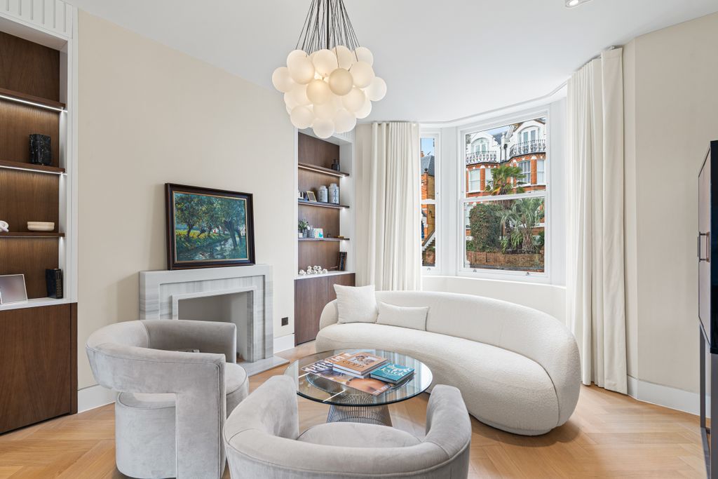 Property photo 2 of 23