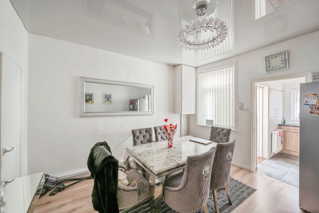 Property photo 3 of 12 Dining Room