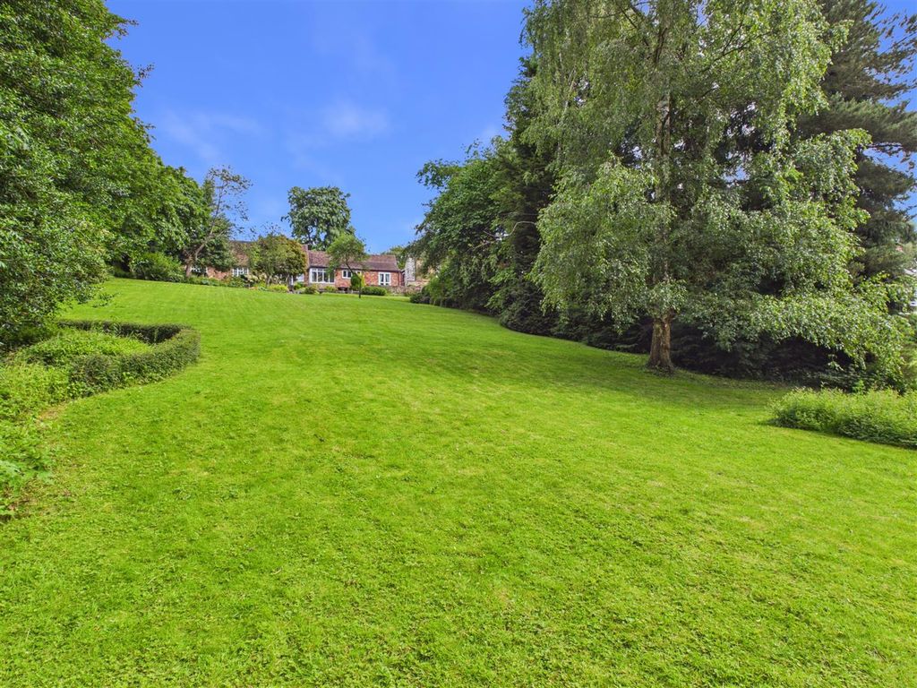 Property photo 2 of 40 Cam04279G0-Pr0422-Still024.Jpg