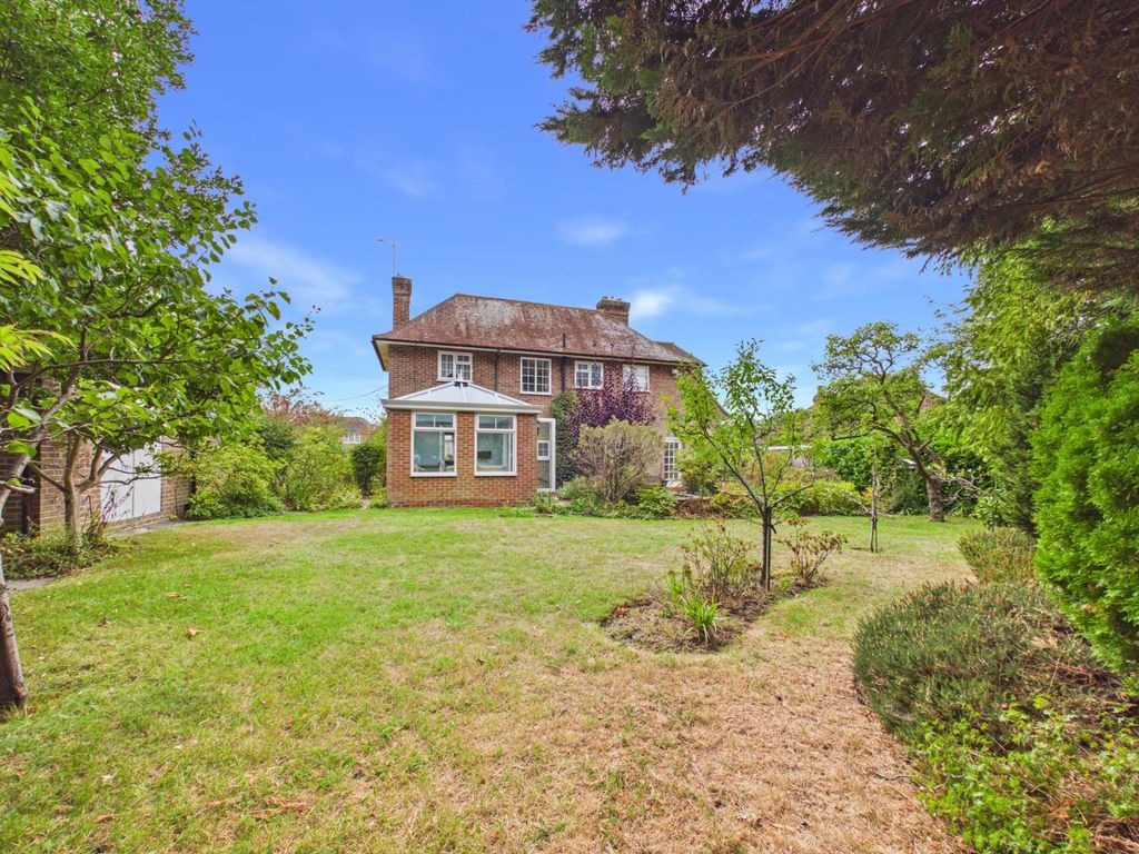 Property photo 2 of 31