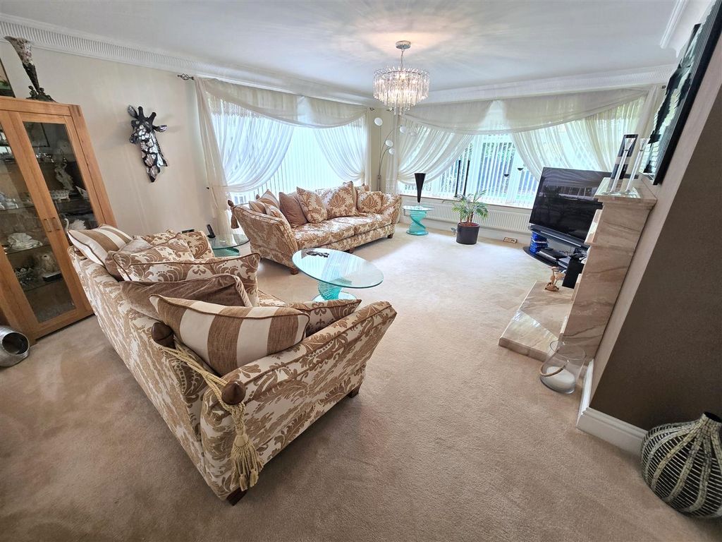 Property photo 2 of 29 Lounge