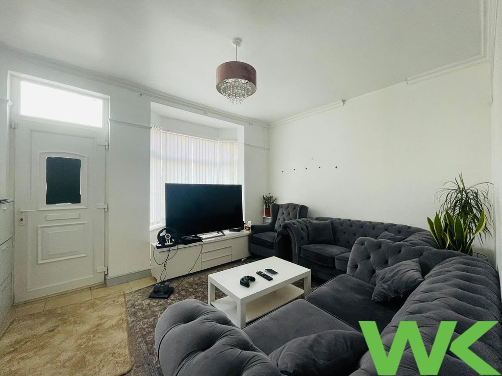 Property photo 2 of 12 Lounge