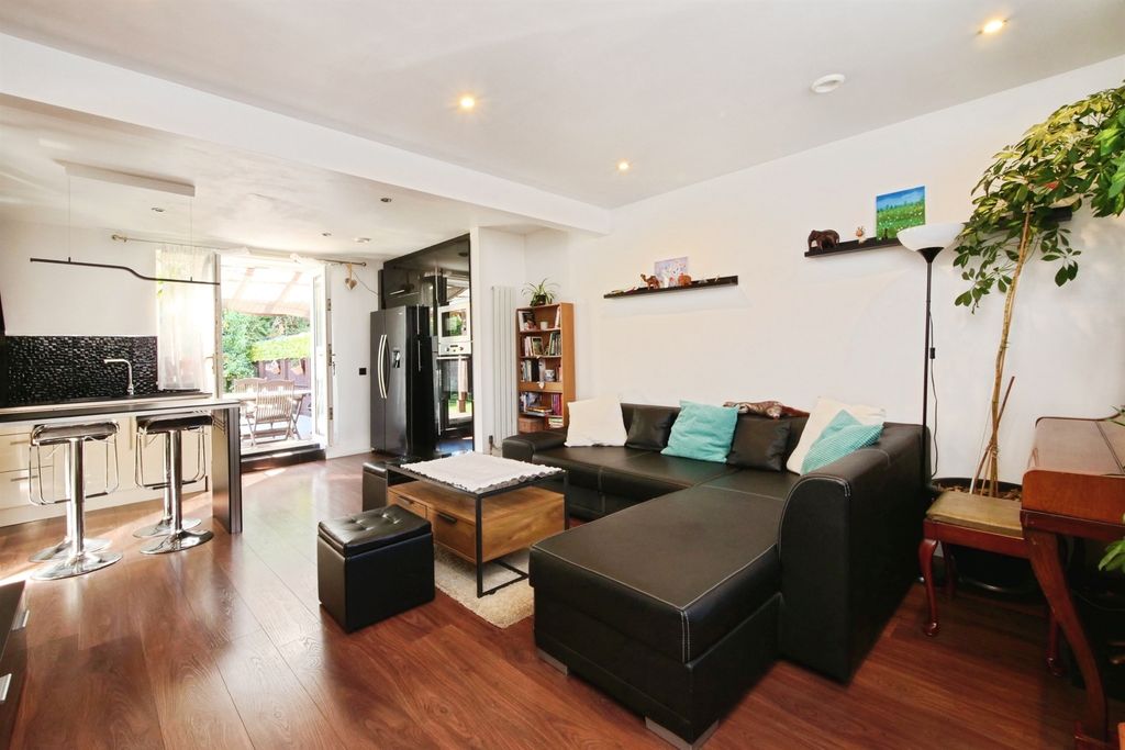 Property photo 2 of 16
