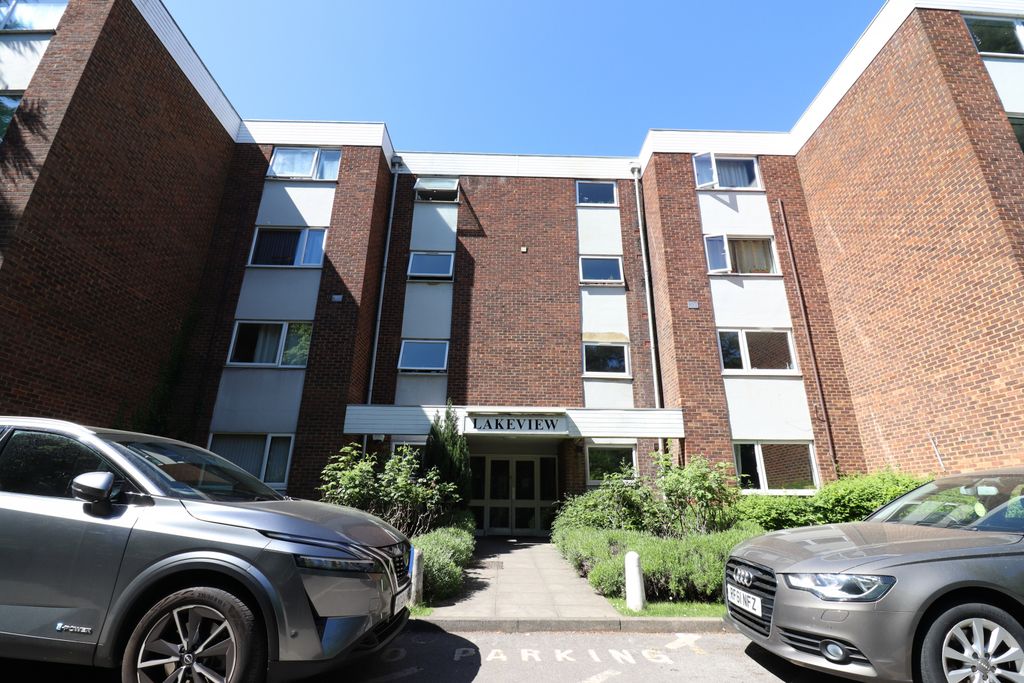 Property photo 1 of 10 2 Bedroom Flat