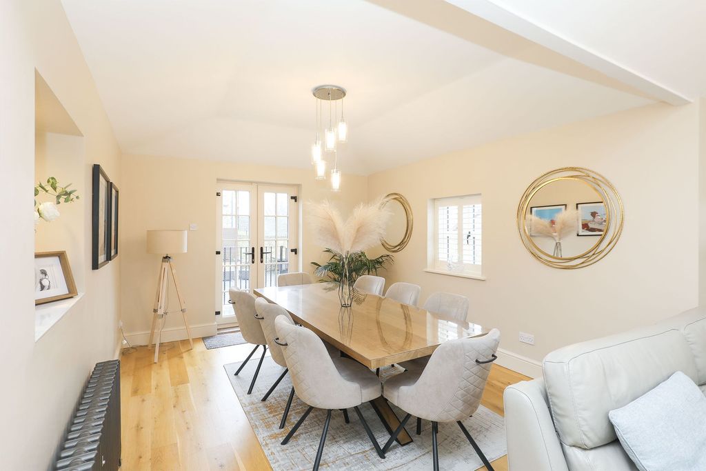 Property photo 2 of 46