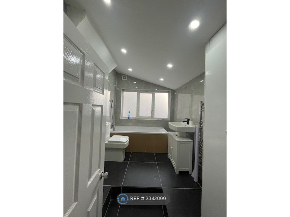 Property photo 1 of 25 Bathroom (First Floor)