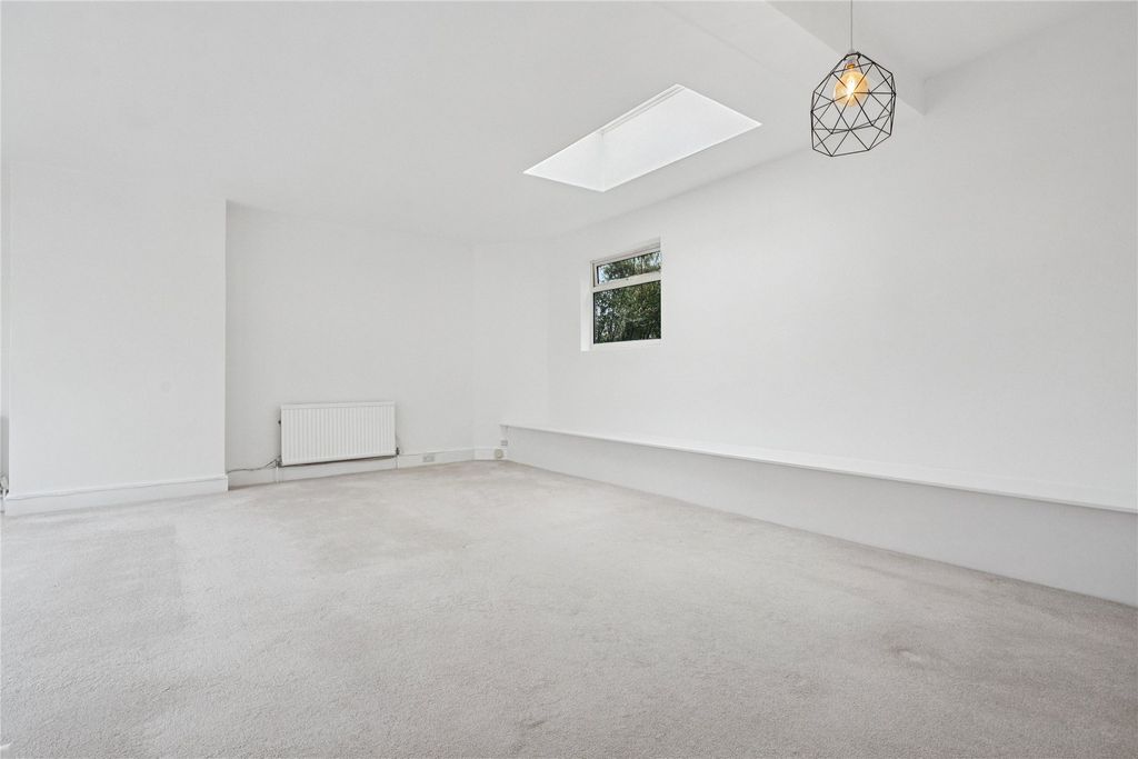 Property photo 2 of 15 Picture No. 24