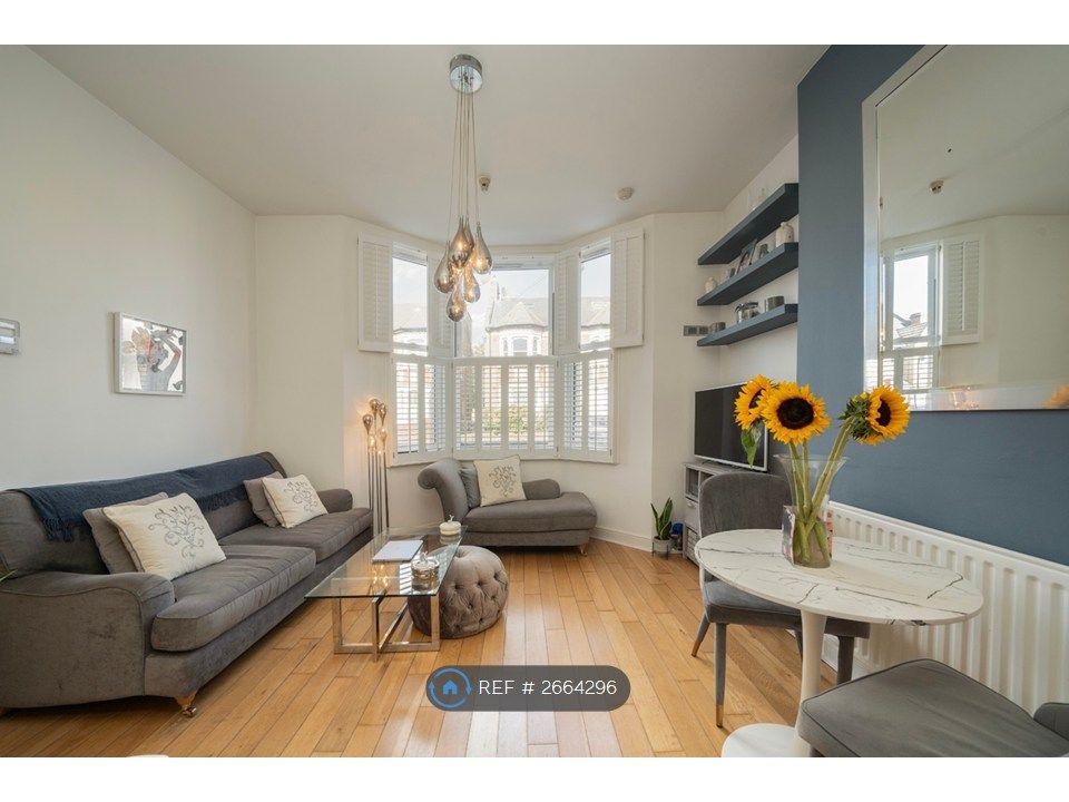 Property photo 1 of 13 Lounge