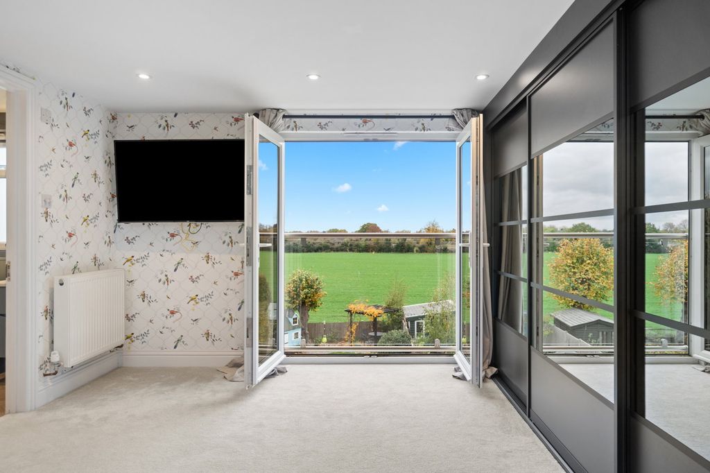 Property photo 3 of 25