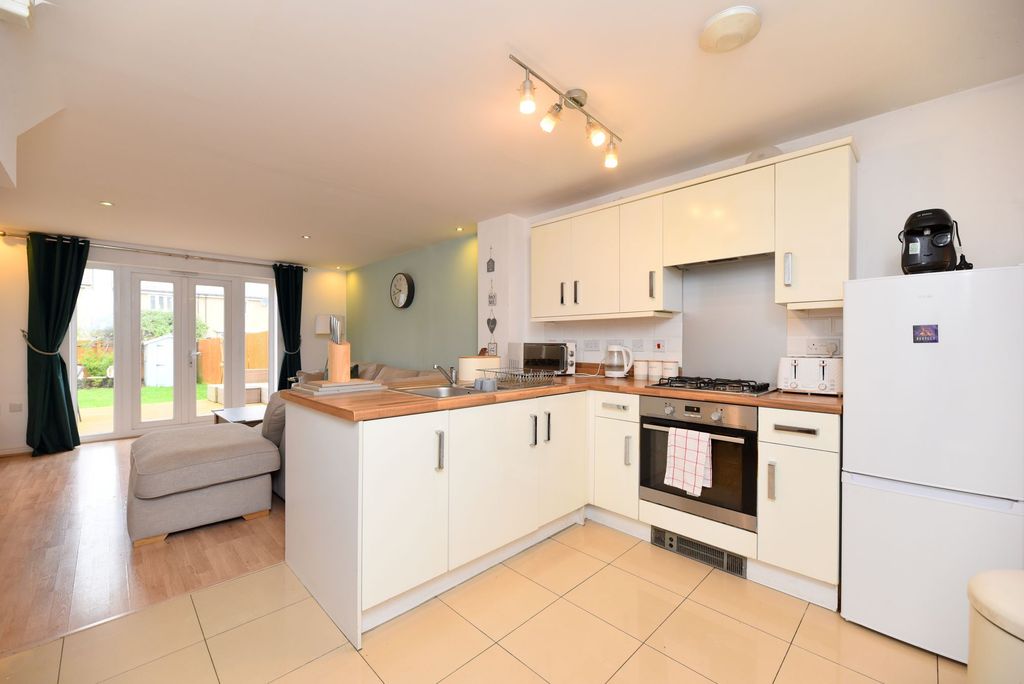 Property photo 2 of 20