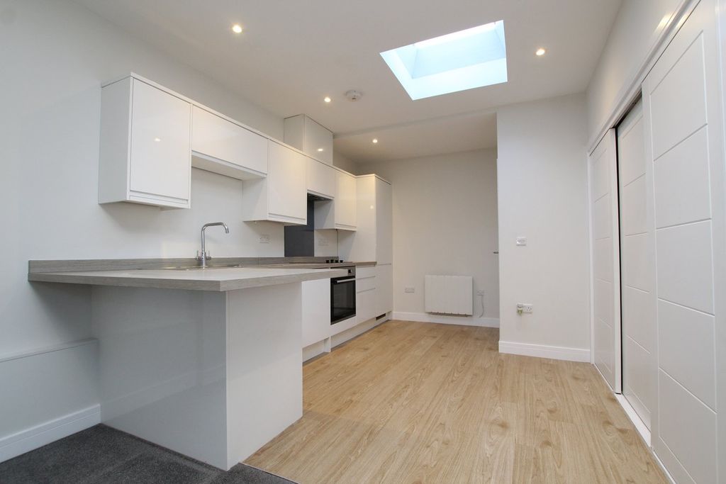 Property photo 3 of 11 Kitchen