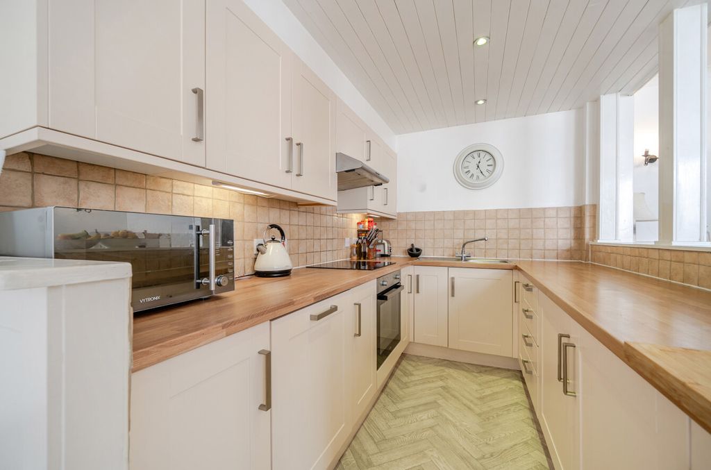 Property photo 3 of 16 1493648-1-6A638De...