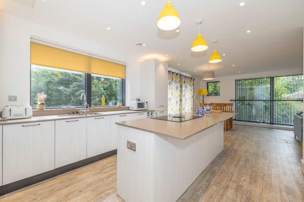 Property photo 3 of 10 Picture 3