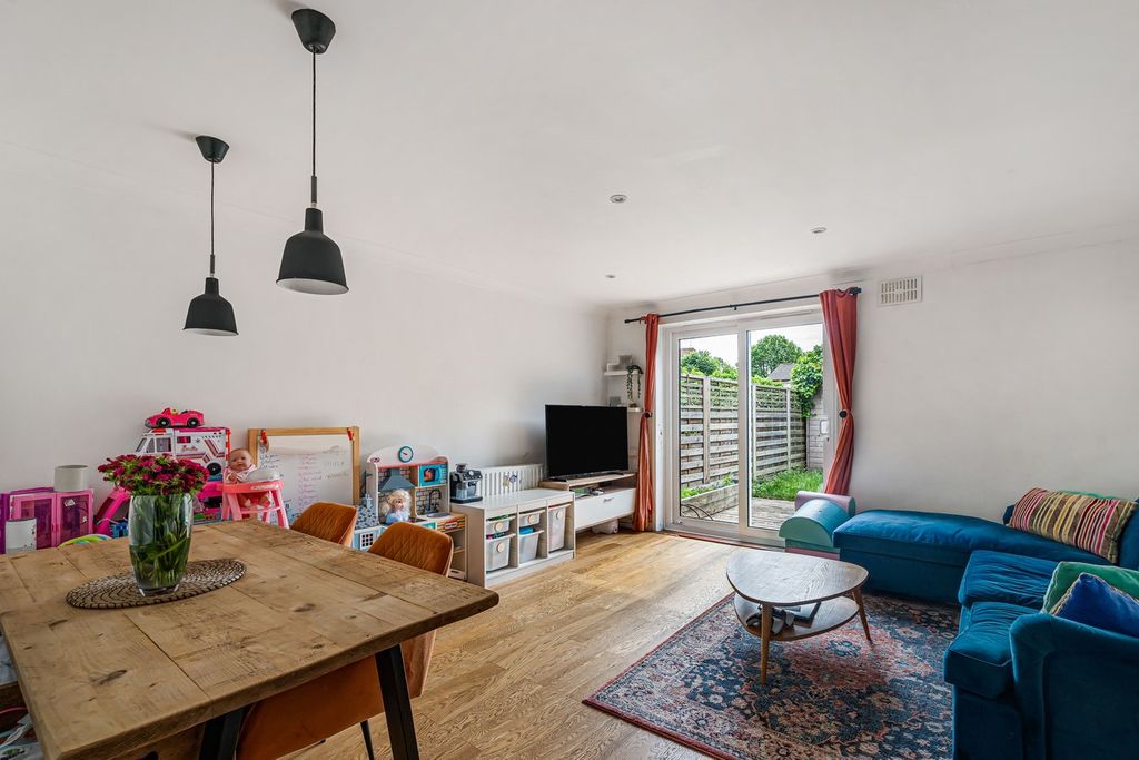 Property photo 3 of 11