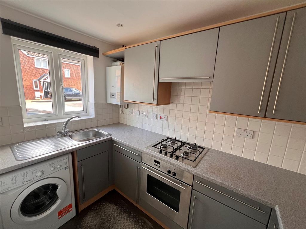 Property photo 3 of 8 Kitchen.Jpg