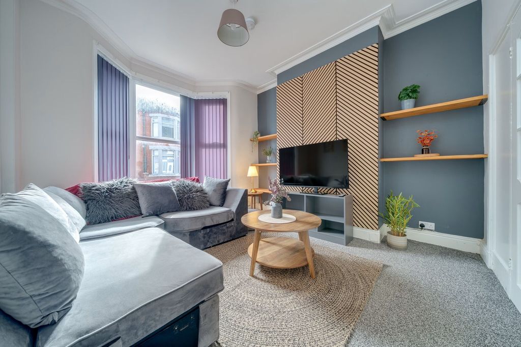 Property photo 2 of 17