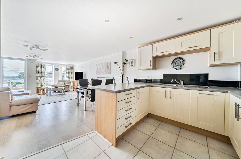 Property photo 2 of 16 Picture No. 35