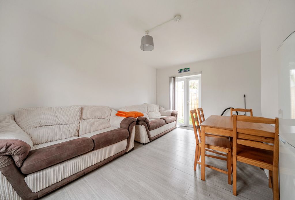 Property photo 2 of 11 1369307-11-6908c6...