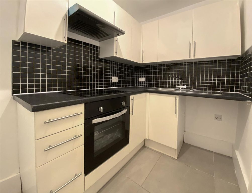 Property photo 2 of 14 Kitchen