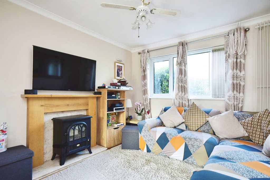 Property photo 2 of 12