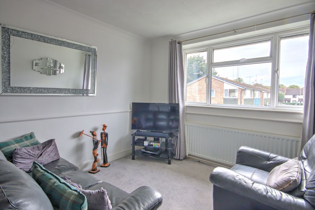 Property photo 2 of 20 Living 1