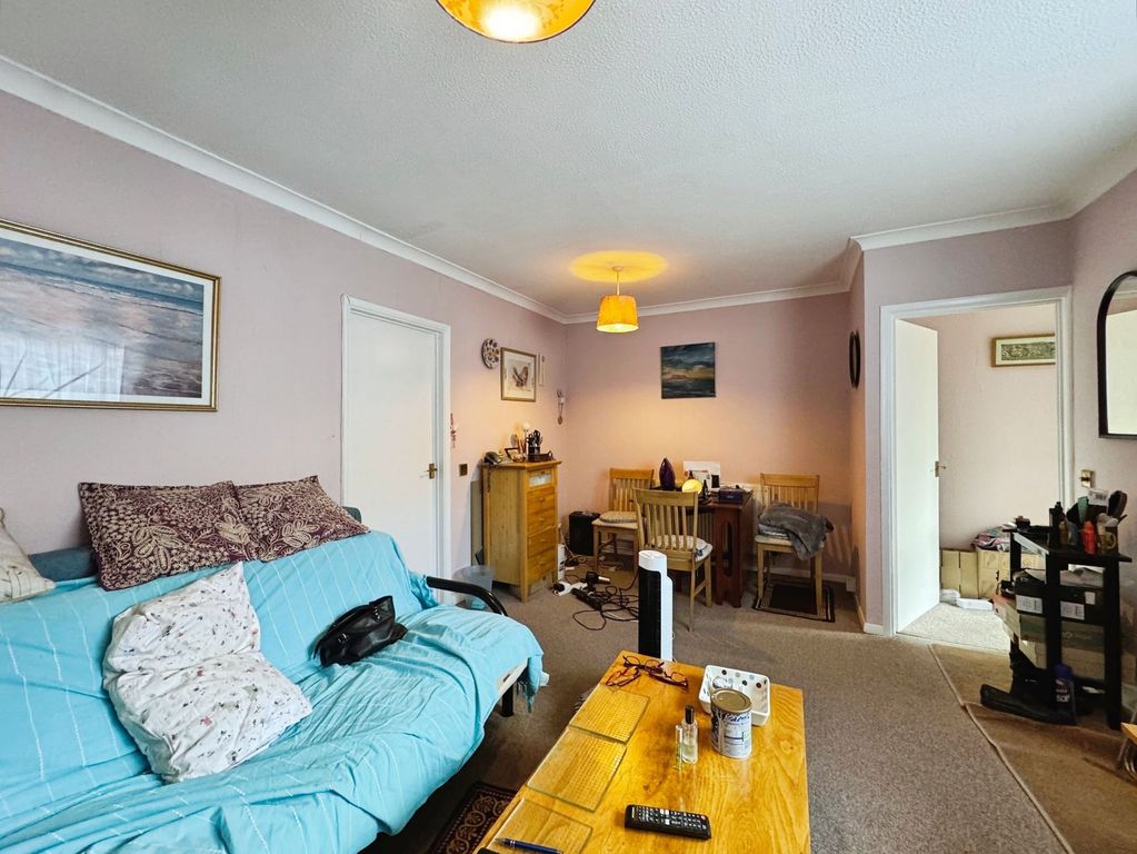 Property photo 2 of 11 Lounge