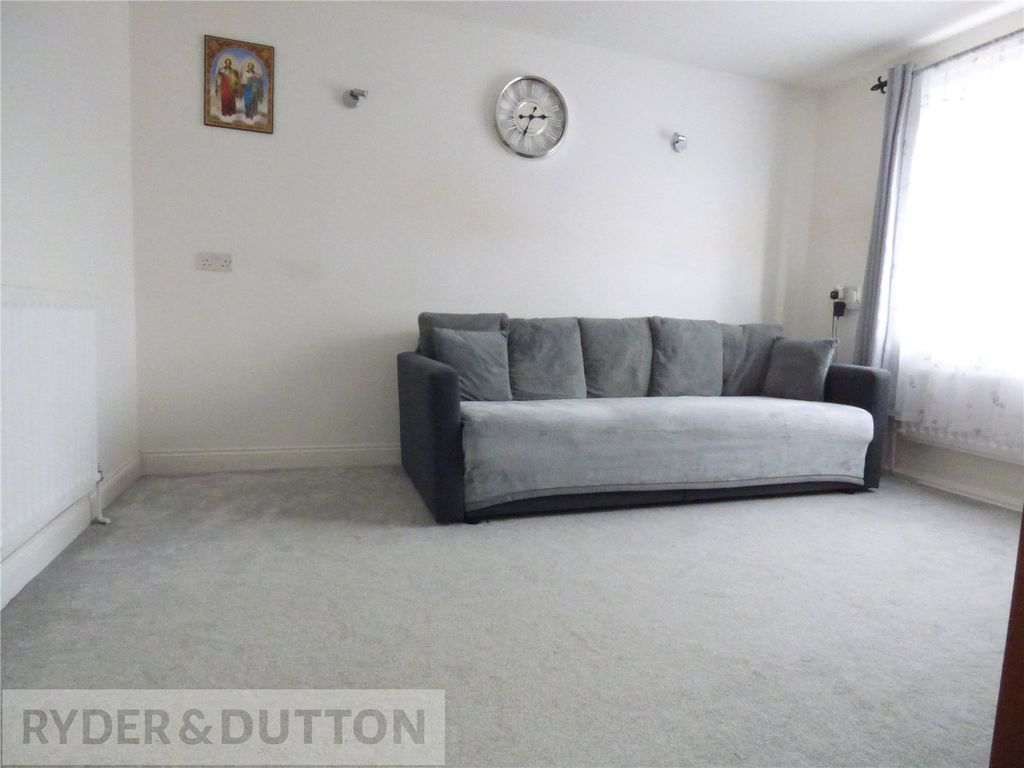 Property photo 3 of 11 Lounge