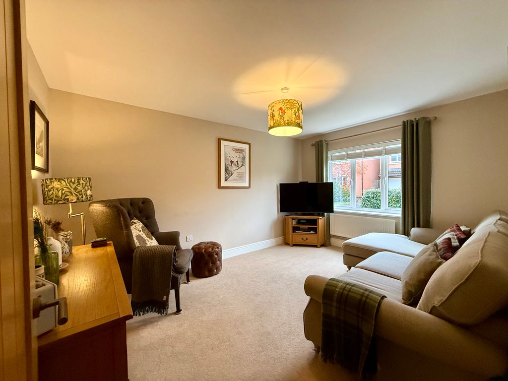 Property photo 3 of 17 Sitting Room