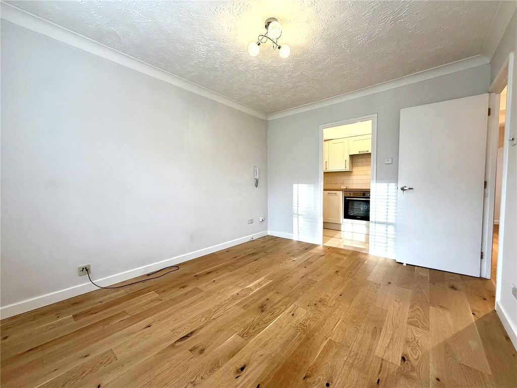 Property photo 3 of 6 Picture No. 04