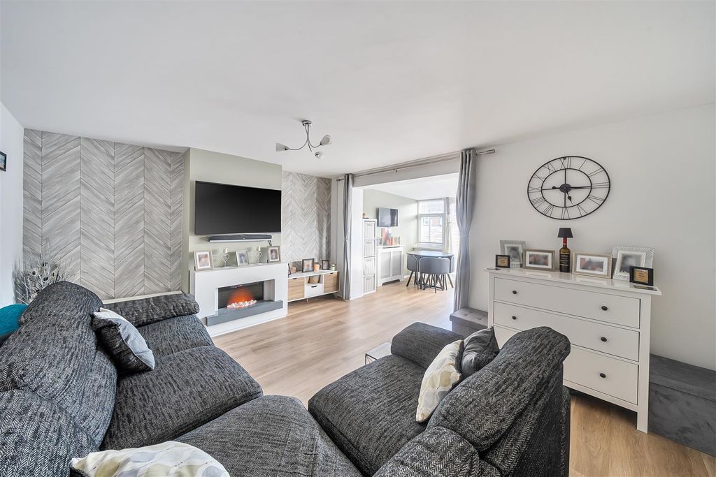 Property photo 2 of 24 1436066-21-69Cee9Ed8E07A.Jpg