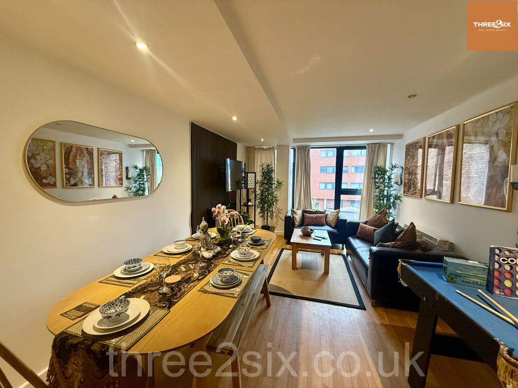 Property photo 1 of 8 Stunning Furnished Apartment With Parking