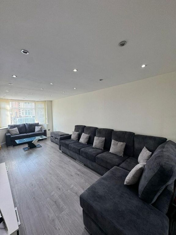 Property photo 1 of 9 Three Bedroom To Rent In Coventry
