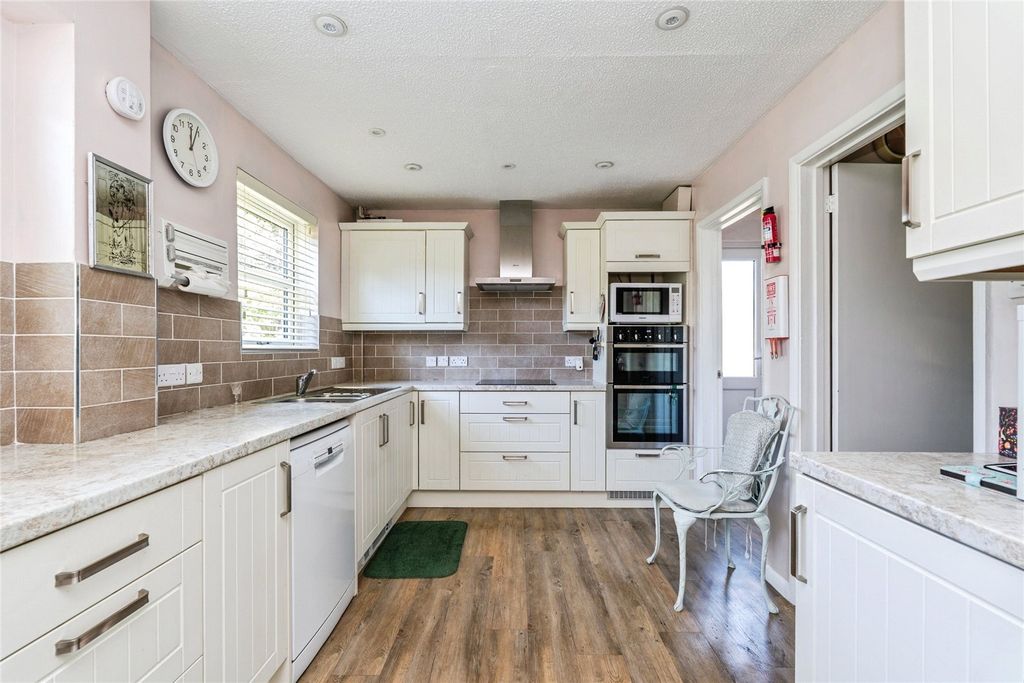 Property photo 2 of 17 Picture No. 24