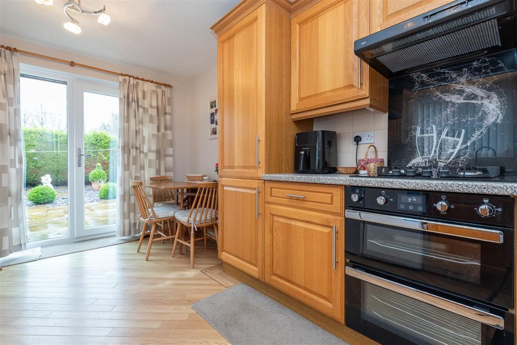 Property photo 3 of 14 Kitchen/Dining Room
