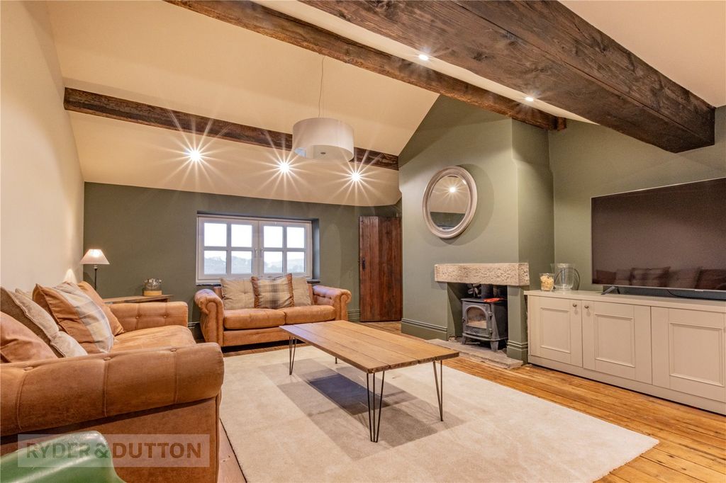 Property photo 2 of 30 Lounge