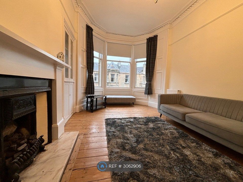 Property photo 3 of 12 Lounge