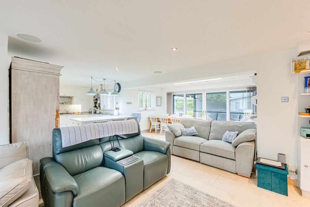 Property photo 3 of 26