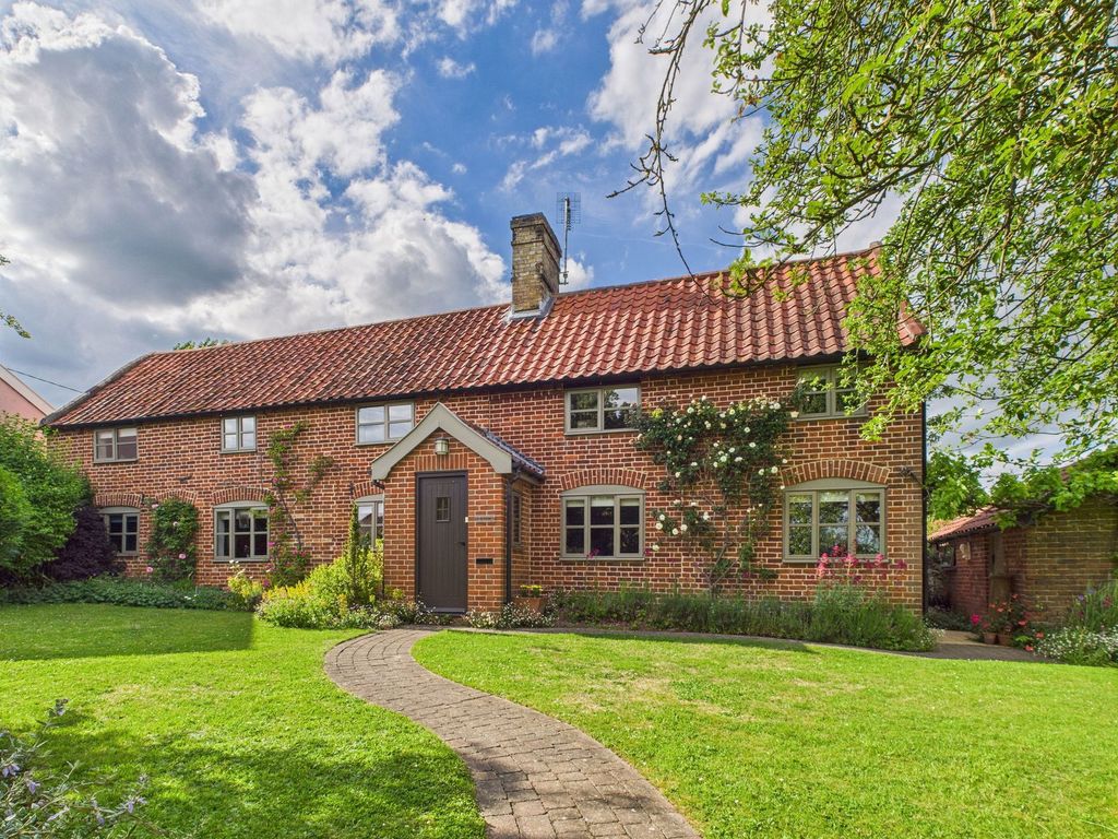 Property photo 1 of 34