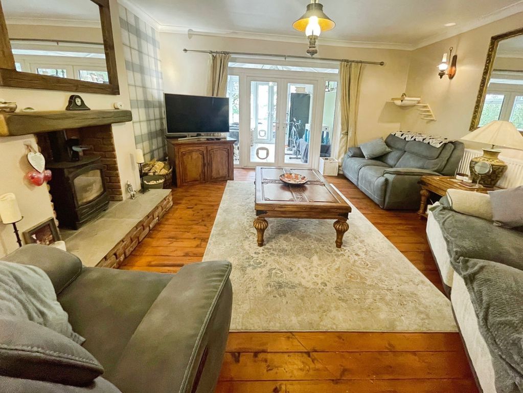 Property photo 2 of 28 Lounge