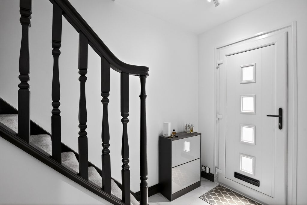 Property photo 2 of 18 Entrance Hall