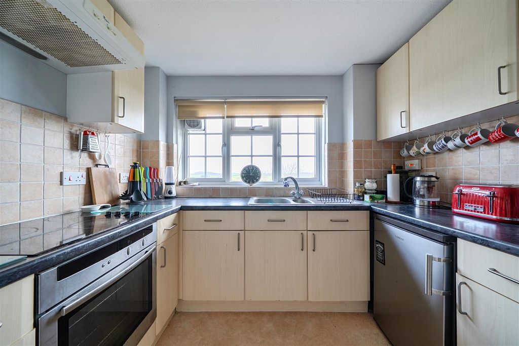 Property photo 3 of 23 1409186-8-6989dc219F8E5.Jpg