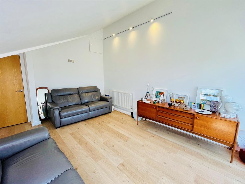 Property photo 2 of 9 2 Lounge 2.Jpg
